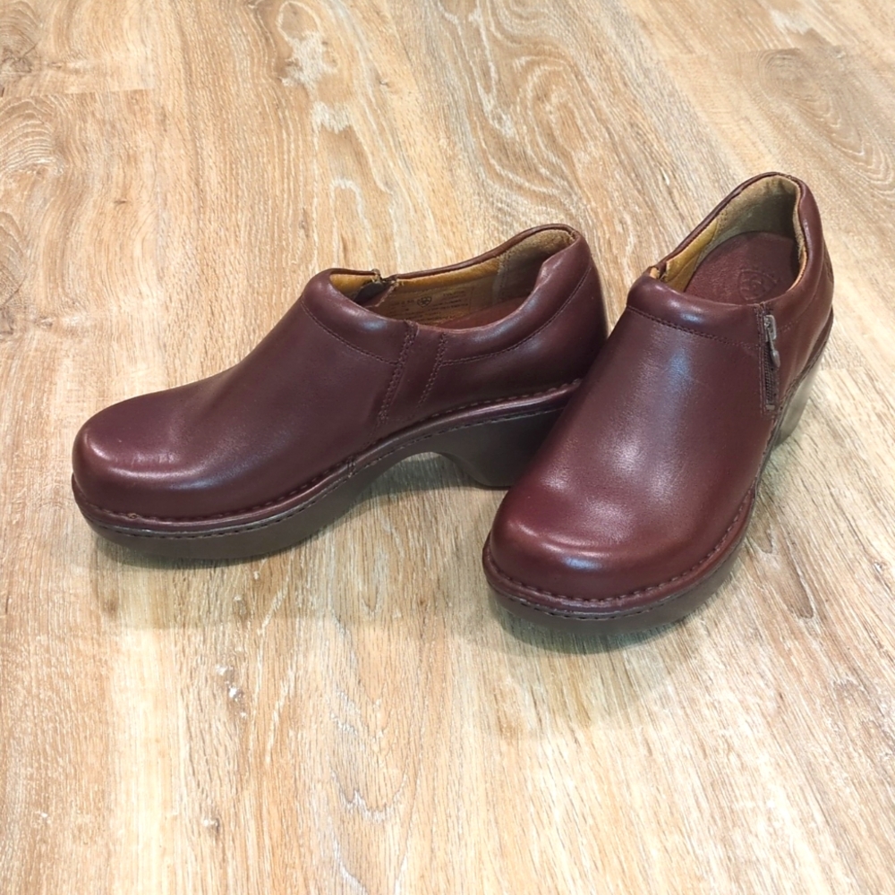 ⚡️❤️NWOT Ariat Brown Leather Mules Comfort Slip-On Women's size 6.5 B⚡️❤️